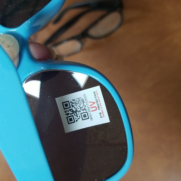 🕶3 PAIRS, SUNGLASSES & READING GLASSES - Picture 6 of 11